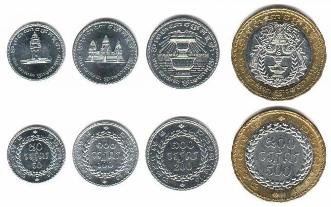 Tyto mince v současné době kolují v Kambodži jako peníze.