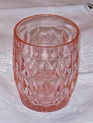 Vindzoro rožinis depresijos stiklo puodelis