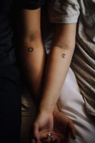 Tattoo-Idee für die Hochzeit von Sonne und Mond