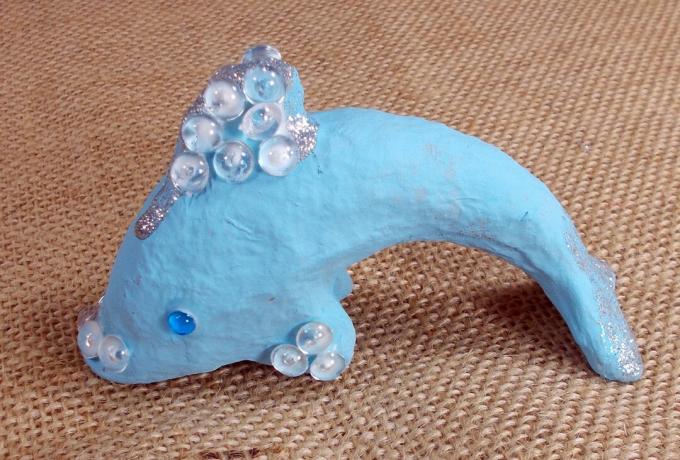 Papier mache delfin