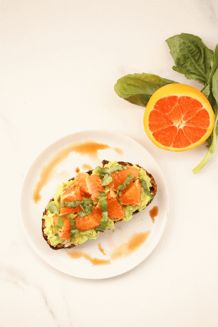 Orange basilikum balsamico avocado toast