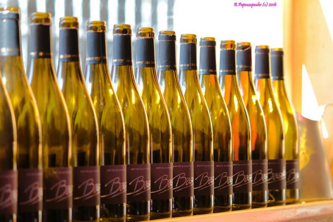 Vários benefícios de garrafas de vinho