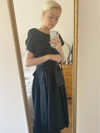 Nejlepší vintage kousky na Vestiaire Collective, Etsy UK a eBay: Isabel Mundigo-Moore nosí vintage šaty Laura Ashley