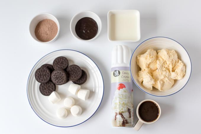 Ingredientes para milk-shake de café Oreo