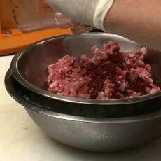 Как приготовить колбасу из говядины с копченой гикори