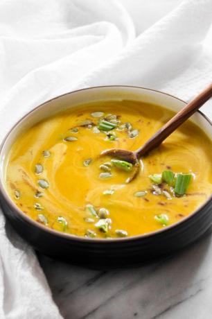 Sup kari butternut squash untuk musim gugur