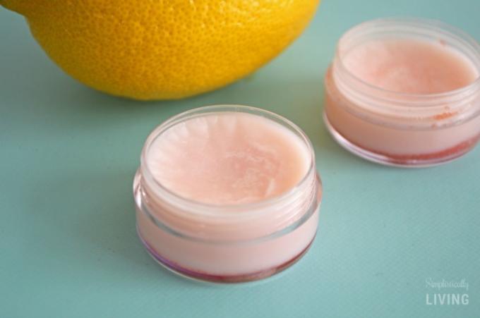 Frambozen-citroen lippenbalsem uitgelicht