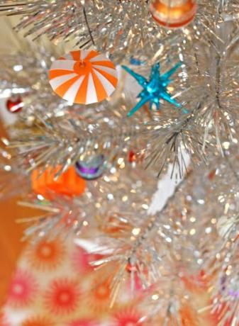 Ornamente de copac din hârtie cu dungi