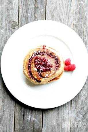 Pancake dengan resep pusaran raspberry