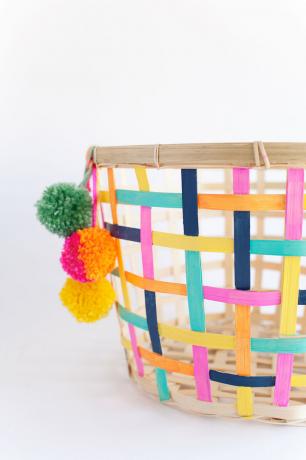 Боядисана кошница, направена 33 пъти
