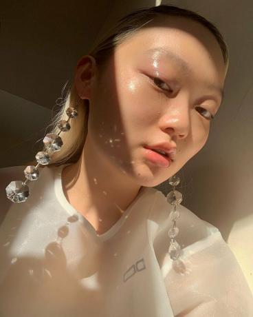 Meilleurs nettoyants pour le visage: Jessica Wu avec une peau brillante