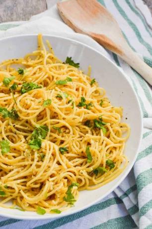 5 ингредиентов спагетти с пармезаном и чесноком 1