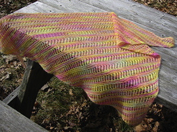Podvazkový krajkový trojúhelníkový šál