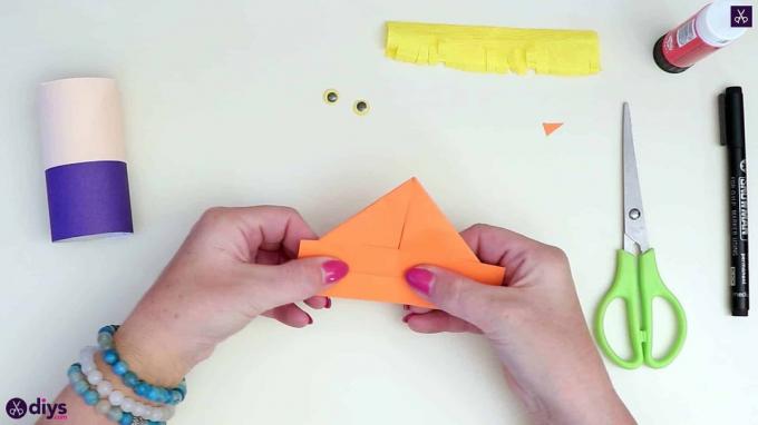 Toiletpapierrol vogelverschrikker driehoek oranje papier