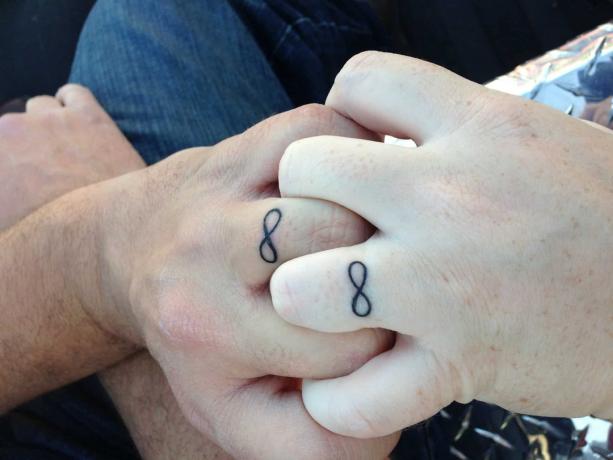 Nápad na svatební tetování se symbolem nekonečna