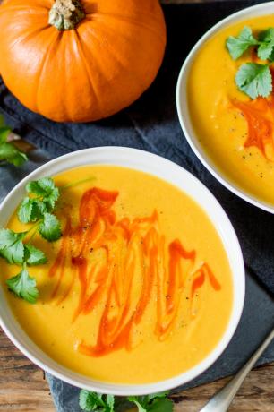 Curry Pumpkin and Lentil Soup en kryddig och värmande lunch - klar på mindre än 30 minuter!