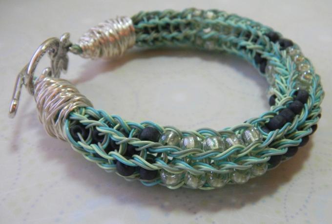 Bracelet tricot bobine perles