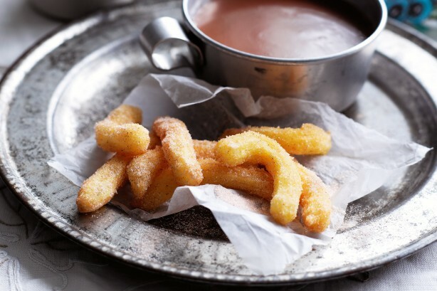 Churros con σοκολάτα caliente churros με ζεστή σοκολάτα 23060 l