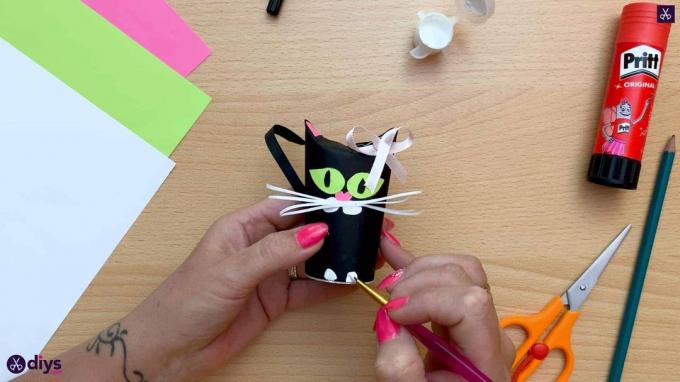 Как сделать краску кошки из рулона туалетной бумаги