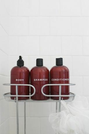 DIY Μπουκάλια σαμπουάν ιδεών διακόσμησης μπάνιου σε θήκη