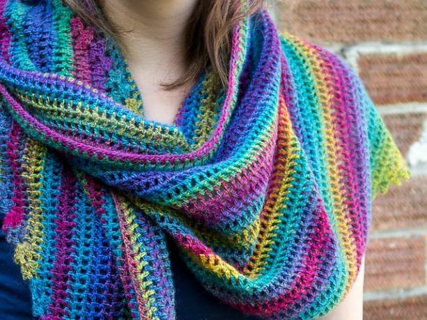 Pola Gratis Selendang Crochet Pemula yang Berwarna-warni
