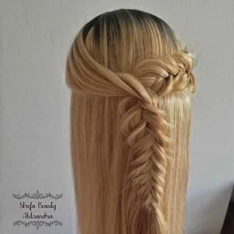 Плетеная коса на половину длины