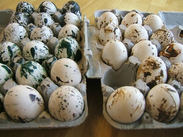 Мраморные пасхальные яйца