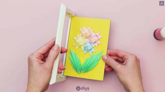 Faça você mesmo, arte com flores em origami, etapa 12aa