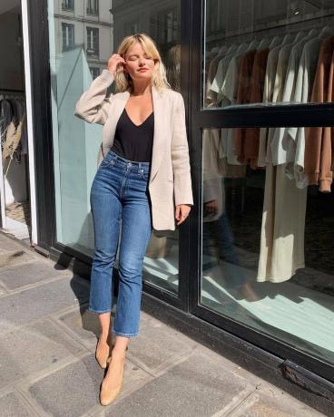 Trendiga platta skor 2019: Sabina Socol i Miista nakenbaletttofflor och jeans