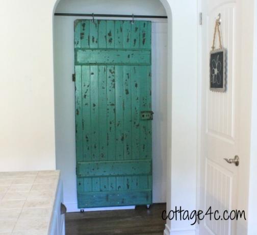 DIY skjutbar grön dörr