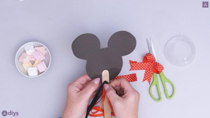 Suportul de bomboane DIY Minnie Mouse pasul 6