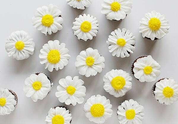 Kue cupcake buttercream daisy