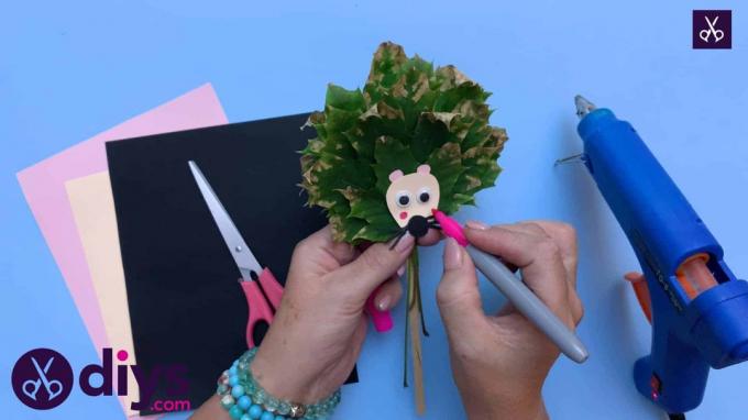Как сделать куклу ёжика по трафарету осенние листья
