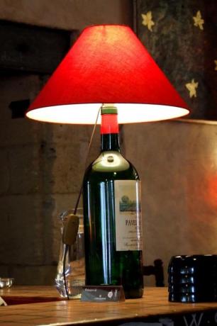 Kohandatud veinipudeli lamp