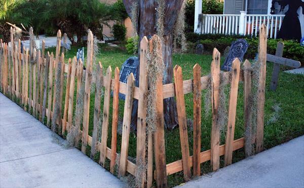 Селска, еклектична дървена ограда от палети