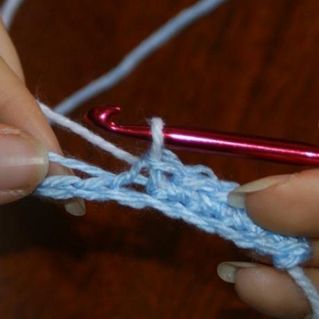 Tutorial de crochet de tapiz: el cambio de color está completo.
