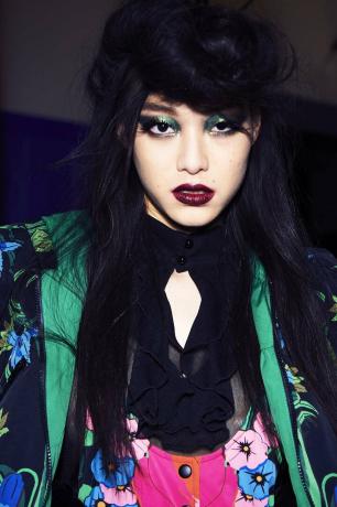 Tendências de batom de outono em 2020: lábios vampiros em Anna Sui