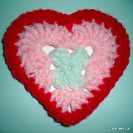 Crochet Heart Coaster უფასო ნიმუში