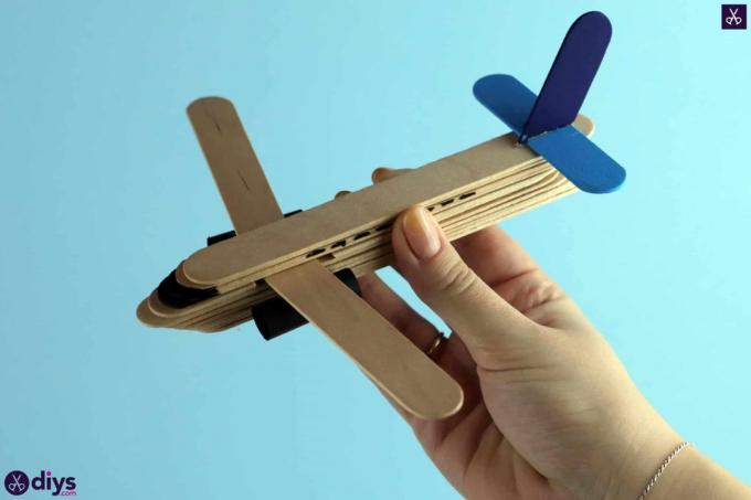 Popsicle stick avion step 8j