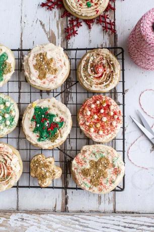 Lengvas griežinėlis ir kepimas vanilinių pupelių Kalėdų cukraus sausainiai su plaktu sviesto kremu 71