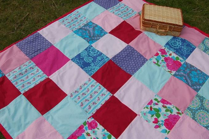 Одеяло для пикника в стиле пэчворк из макулатуры