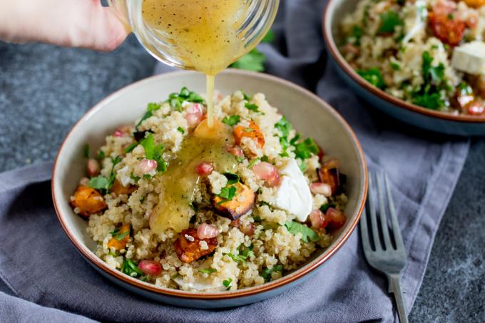 Tento teplý salát Quinoa je pohodlné jídlo, které je pro vás dobré!