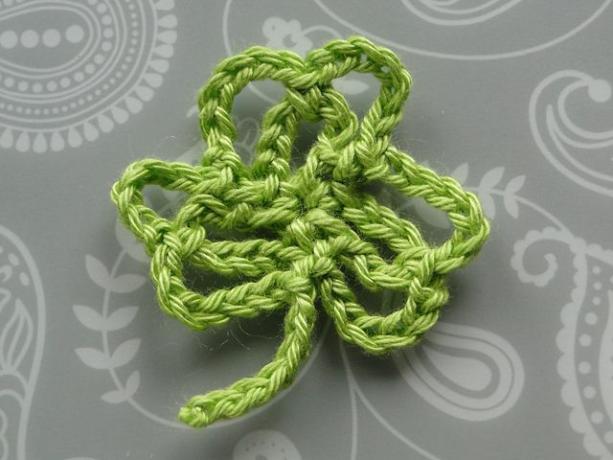 लैसी तिपतिया घास नि: शुल्क Crochet पैटर्न