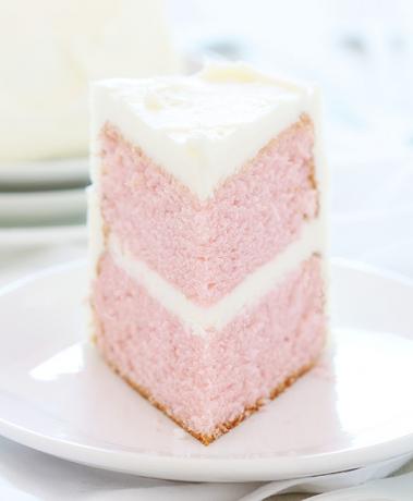 गुलाबी मखमली केक
