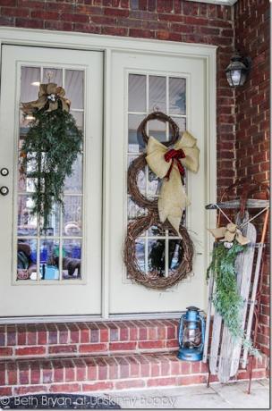 Urob si sám nápady na vianočnú výzdobu prednej verandy so sánkami