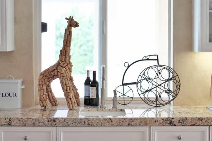 Vyno kamštienos žirafos skulptūros pasidaryk pats