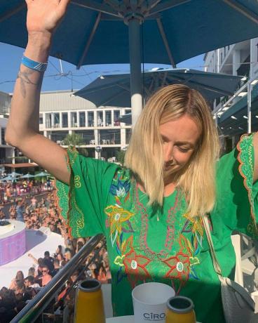 Fearne Cotton Hair: Fearne ma na sobie zielony haftowany top