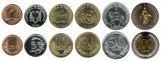 Эти монеты в настоящее время обращаются в Албании как деньги.