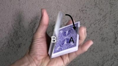Κόψιμο με ένα χέρι για μαγικά κόλπα καρτών