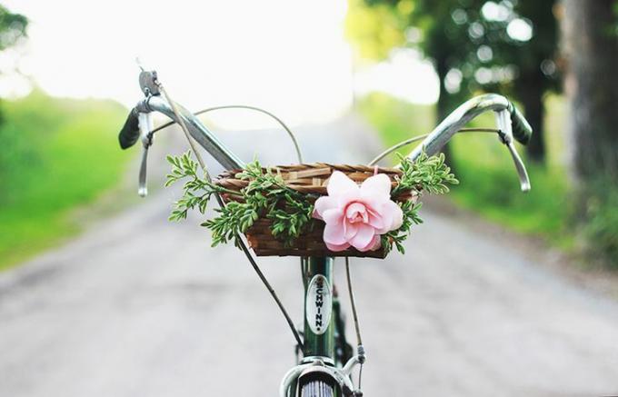 DIY Pretty Floral Basket